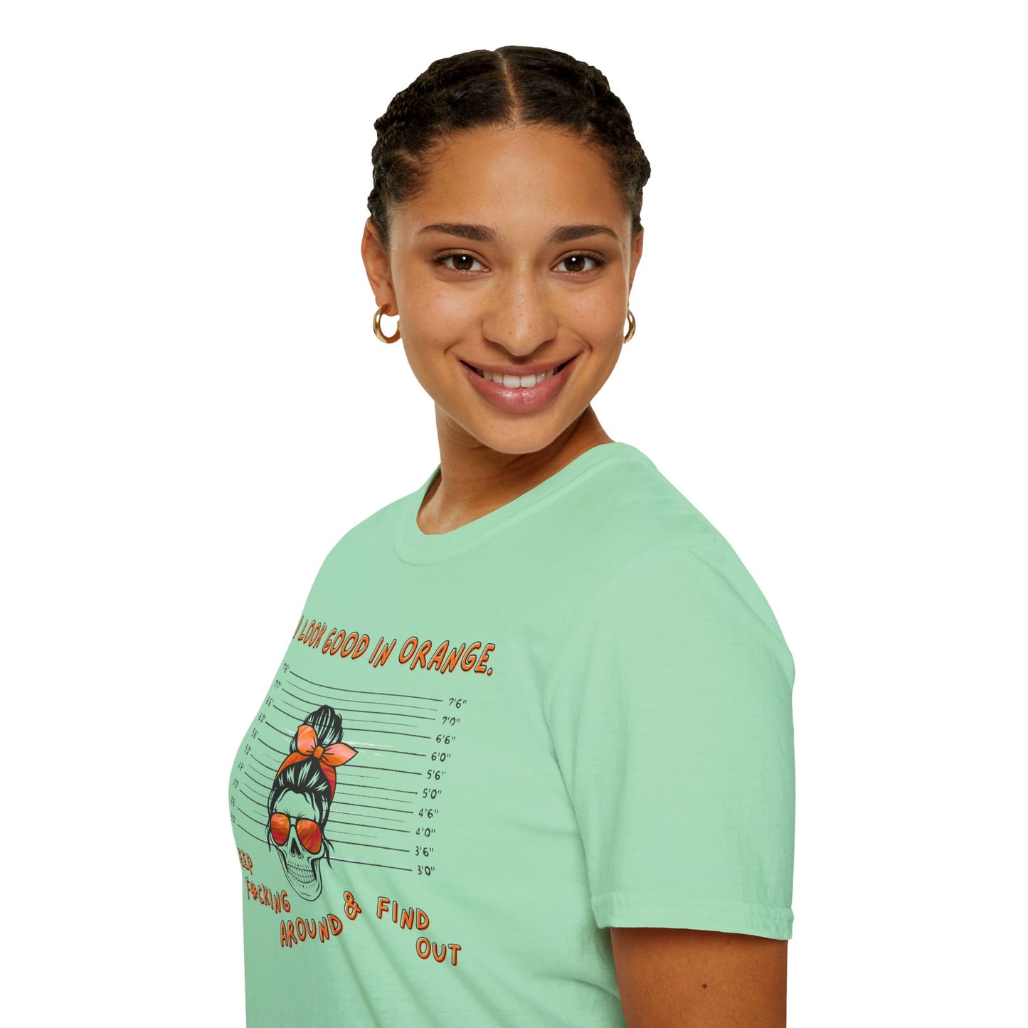 I Look Good in Orange' - Distressed Funny Orange Graphic T-Shirt